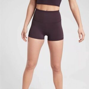 Athleta Studio 2.5'' Short in Agate Purple EUC Size Medium M